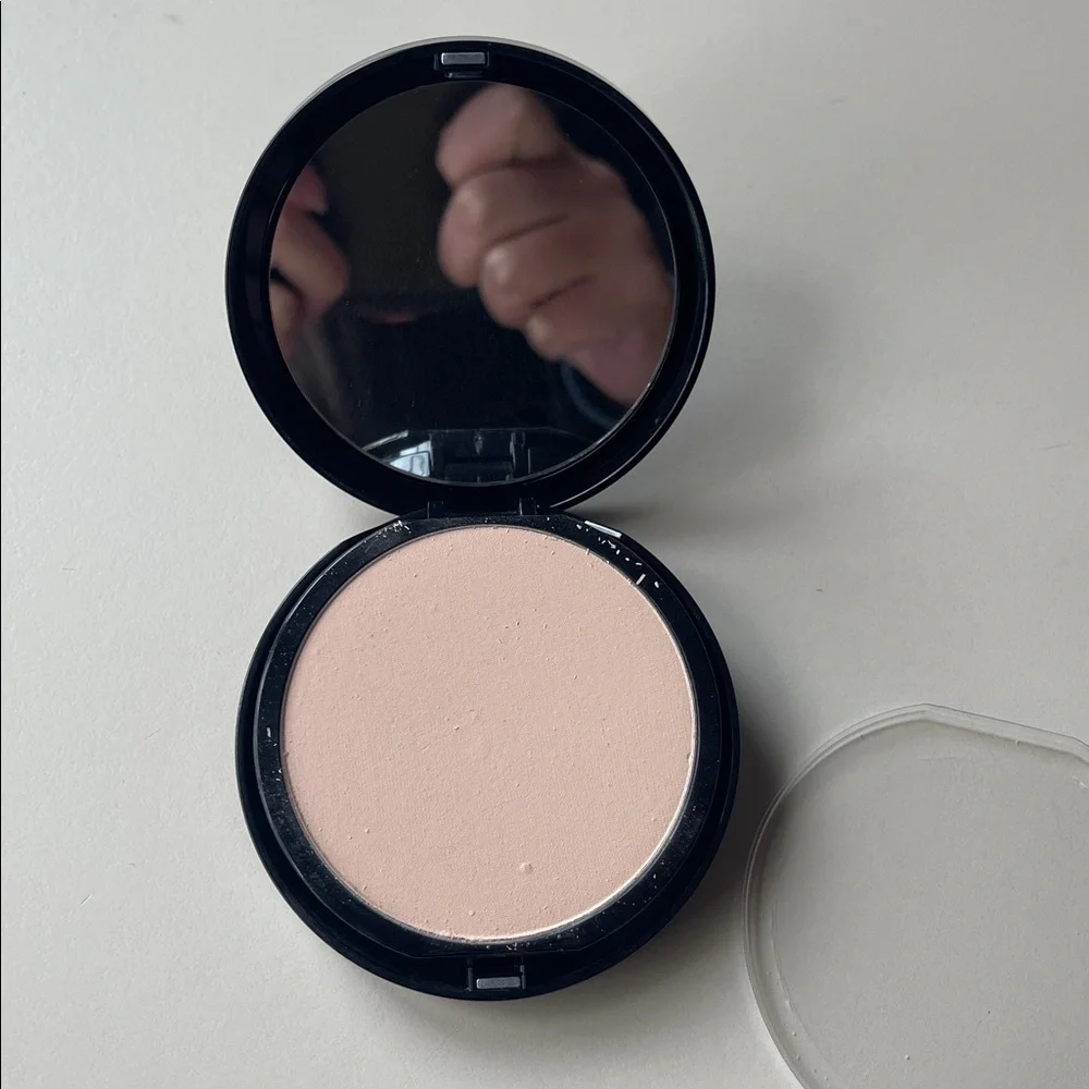 bareMinerals BARESKIN Perfecting Veil in Light to Medium